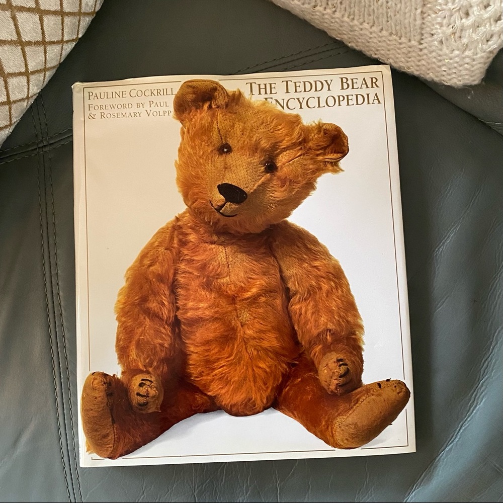 THE TEDDY BEAR ENCYCLOPEDIA Pauline Cockrill